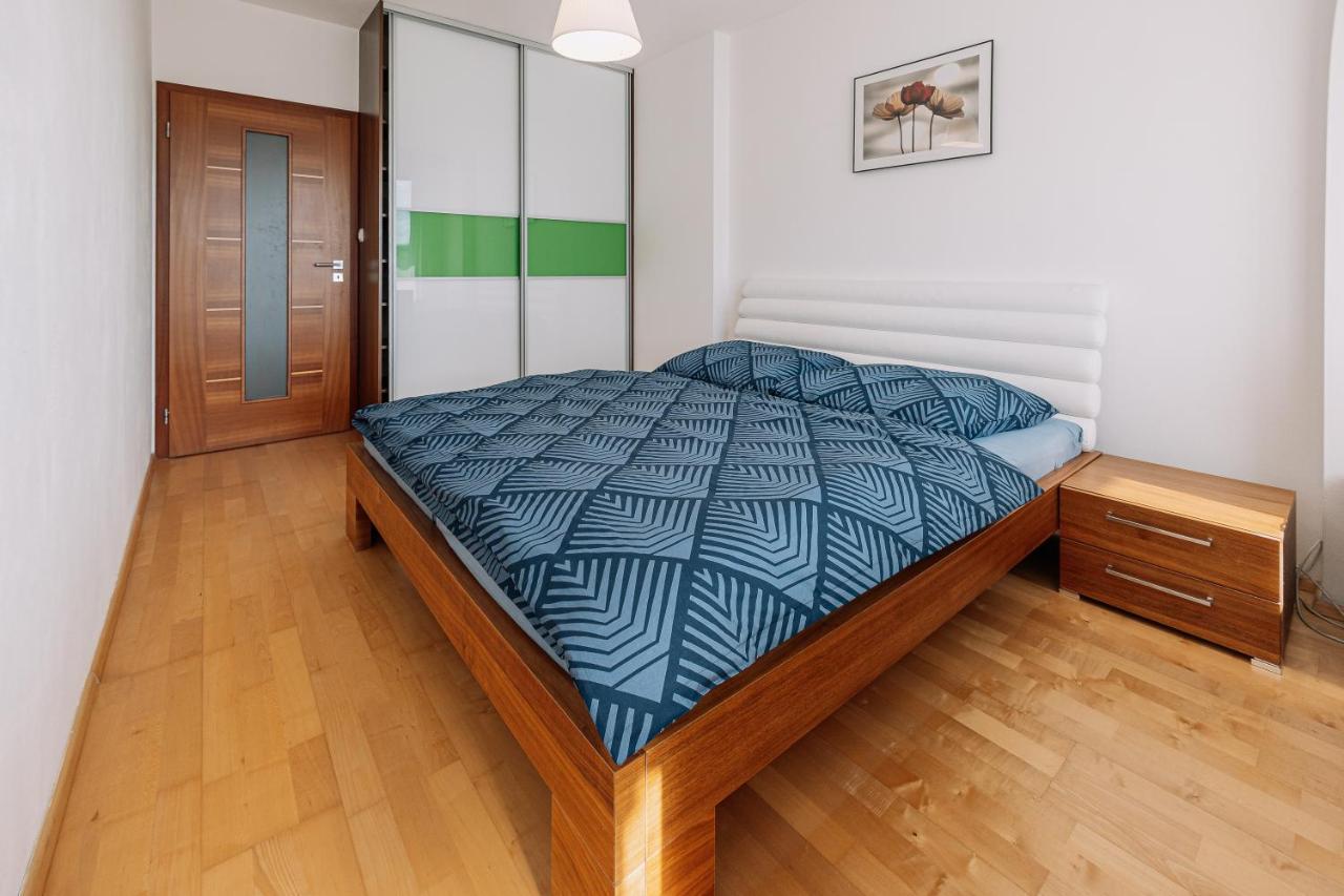 Apartment Family Bratislava Parking Slot Included! Bagian luar foto