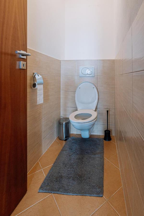 Apartment Family Bratislava Parking Slot Included! Bagian luar foto