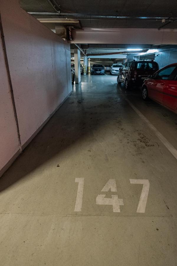 Apartment Family Bratislava Parking Slot Included! Bagian luar foto