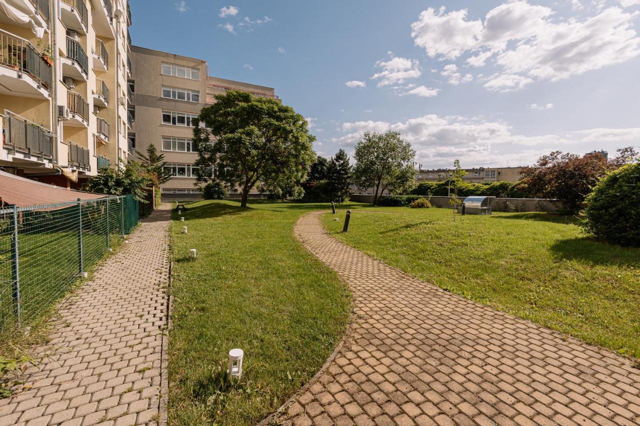 Apartment Family Bratislava Parking Slot Included! Bagian luar foto